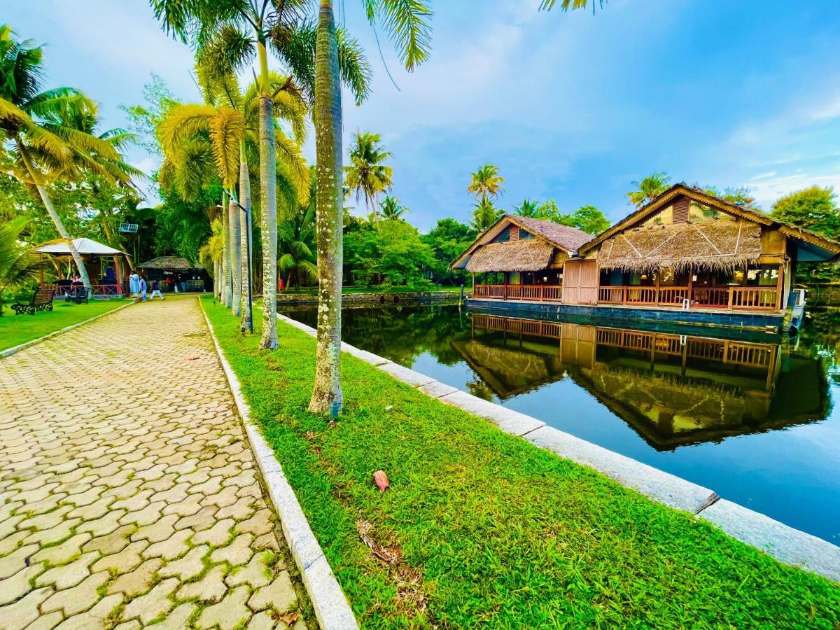 Plumeria Lake Resort & Spa Vayalār Buitenkant foto