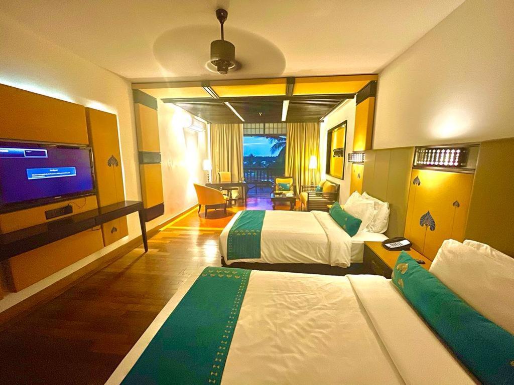 Plumeria Lake Resort & Spa Vayalār Buitenkant foto