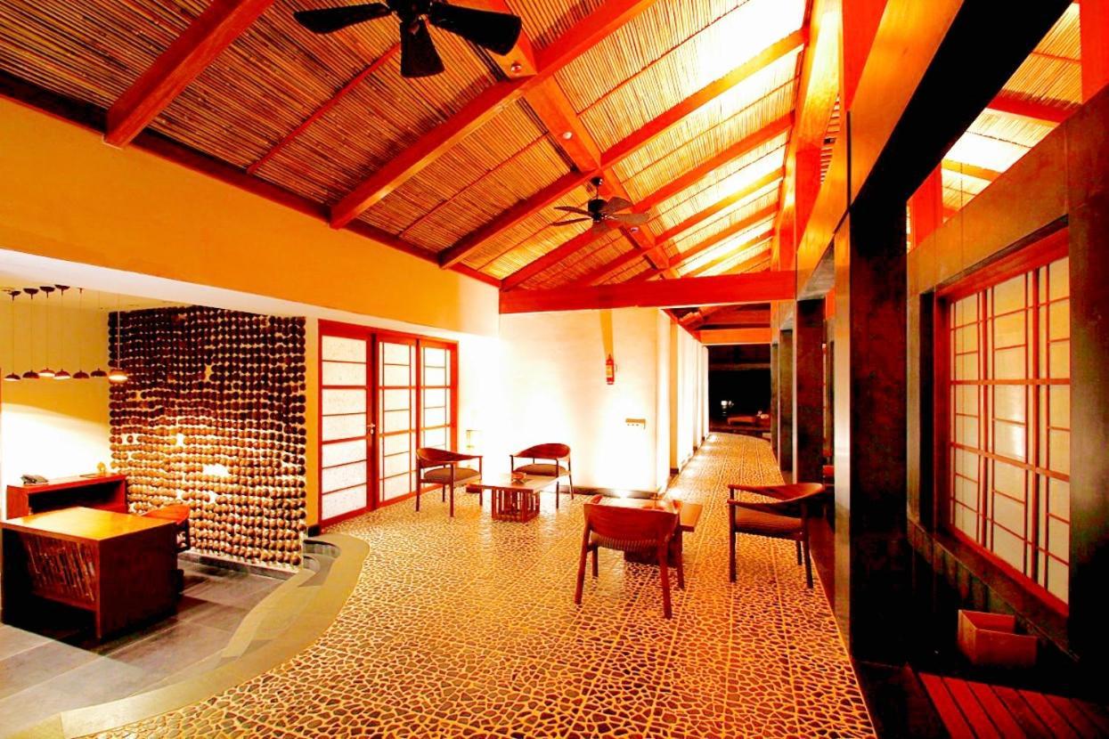 Plumeria Lake Resort & Spa Vayalār Buitenkant foto