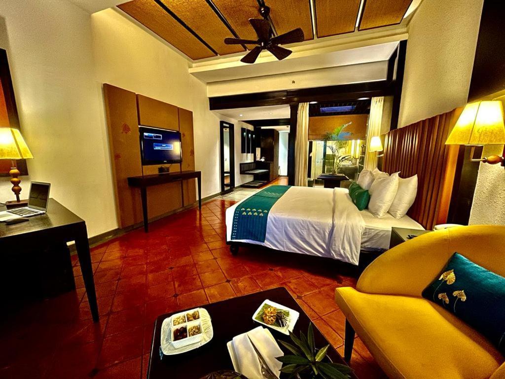 Plumeria Lake Resort & Spa Vayalār Buitenkant foto