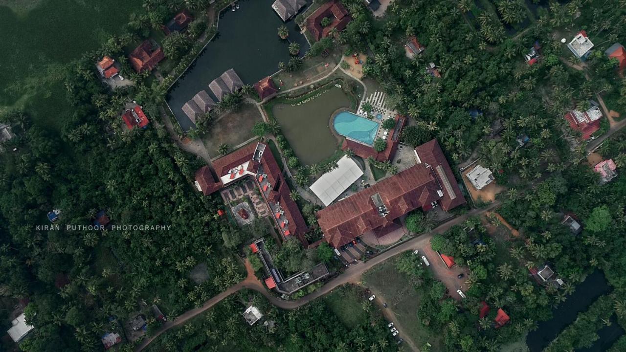 Plumeria Lake Resort & Spa Vayalār Buitenkant foto